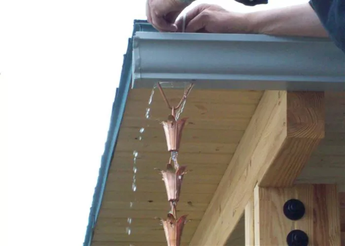 Seamless Gutters, Green/Copper