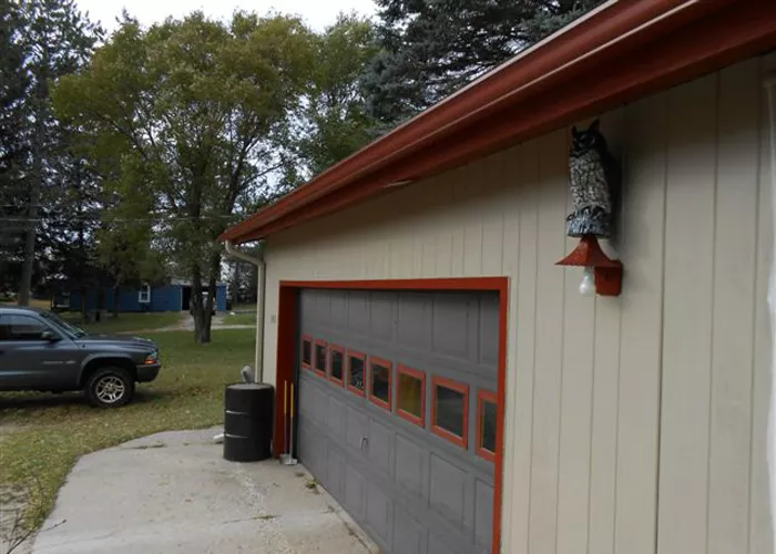 Seamless Gutters, Red/Wicker