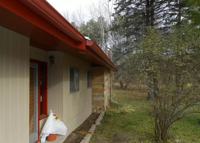 Seamless Gutters, Red/Wicker