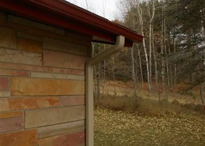 Seamless Gutters, Green/Copper